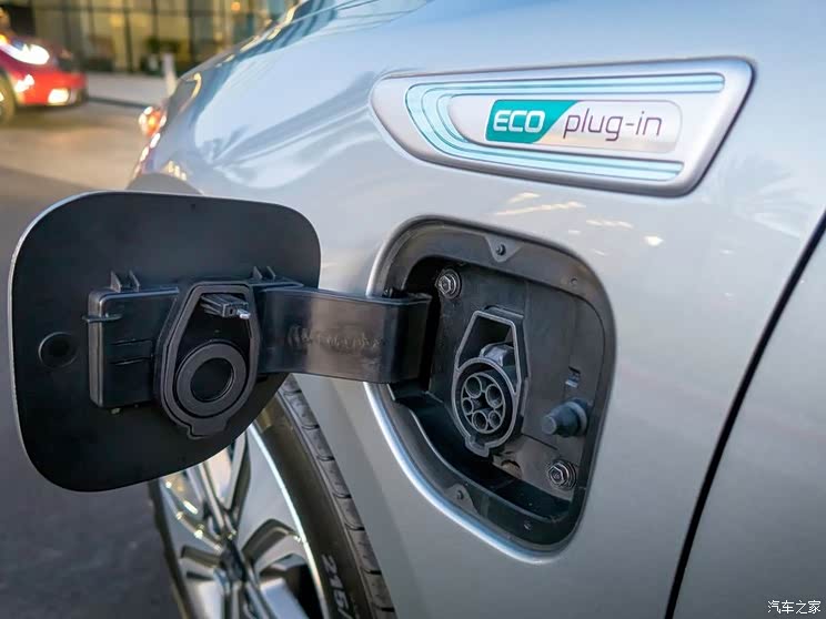 起亚(进口) 起亚K5(进口) 2016款 Plug-In Hybrid 起亚(进口) 起亚K5(进口) 2016款 Plug-In Hybrid