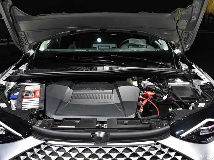 DS(M(jn)) DS 3Դ 2019 Crossback E-Tense