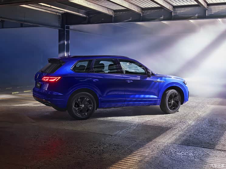 大众(进口) 途锐 2021款 3.0TSI 锐享版 曜黑运动套装 大众(进口) 途锐 2021款 3.0TSI 锐享版 曜黑运动套装