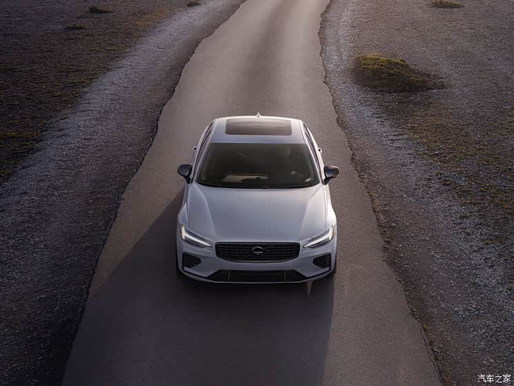 沃尔沃(进口) 沃尔沃S60新能源(进口) 2022款 T8 AWD Black Edition 北美市场限定 沃尔沃S60暗黑特别版官图