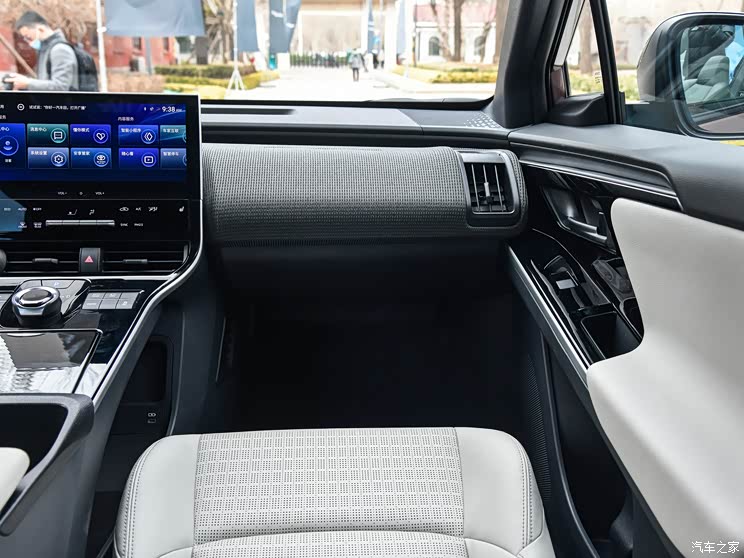 一汽豐田 一汽豐田bZ4X 2022款 兩驅(qū)暢享版 一汽豐田 一汽豐田bZ4X 2022款 兩驅(qū)暢享版