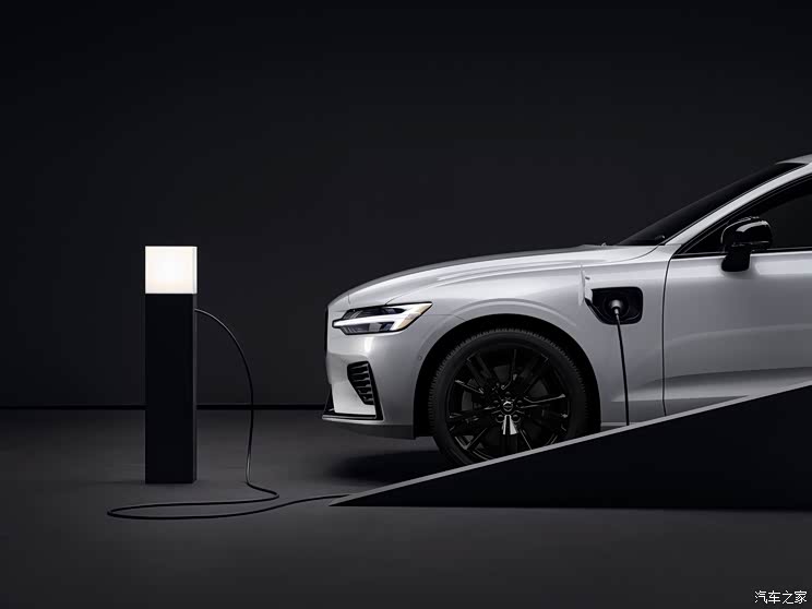沃尔沃(进口) 沃尔沃S60新能源(进口) 2022款 T8 AWD Black Edition 北美市场限定 沃尔沃S60暗黑特别版官图