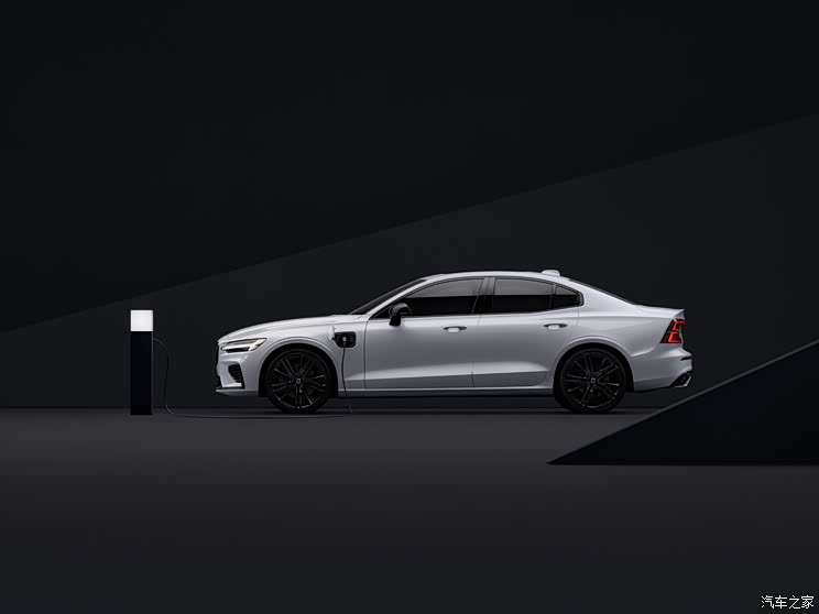 沃尔沃(进口) 沃尔沃S60新能源(进口) 2022款 T8 AWD Black Edition 北美市场限定 沃尔沃S60暗黑特别版官图