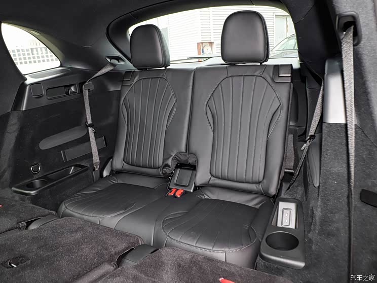 梅赛德斯-EQ 奔驰EQS SUV 2023款 450 4MATIC 豪华版 梅赛德斯-EQ 奔驰EQS SUV 2023款 450 4MATIC 豪华版