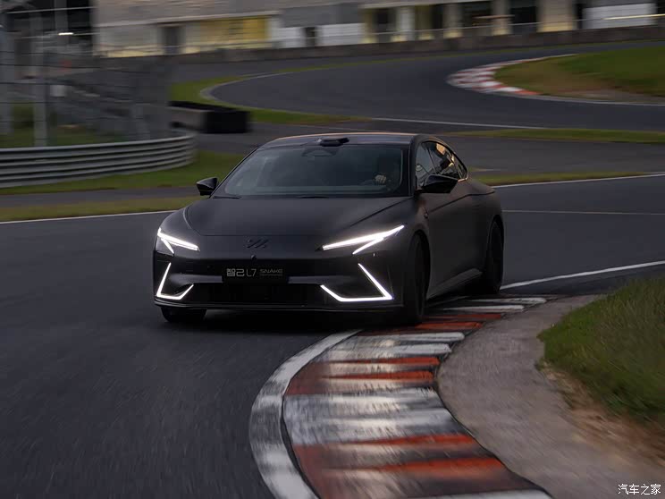 智己汽車 智己L7 2023款 Snake Performance高性能版 智己汽車 智己L7 2023款 Snake Performance高性能版