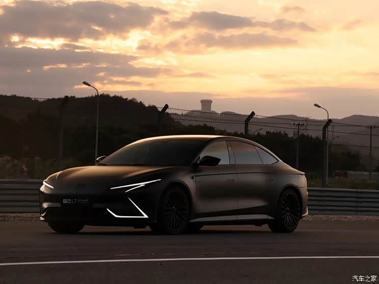 智己汽車 智己L7 2023款 Snake Performance高性能版 智己汽車 智己L7 2023款 Snake Performance高性能版