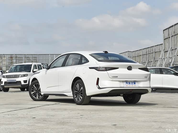 長(zhǎng)安啟源 長(zhǎng)安啟源A05 2023款 158kW 低配版 長(zhǎng)安啟源 長(zhǎng)安啟源A05 2023款 158kW 低配版