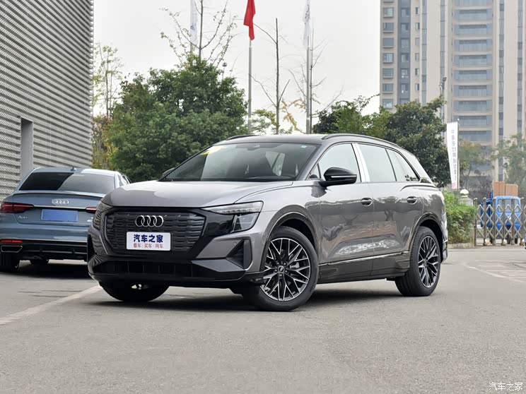 上汽奧迪 奧迪Q5 e-tron 2022款 40 e-tron 星耀型 機(jī)甲套裝 上汽奧迪 奧迪Q5 e-tron 2022款 40 e-tron 星耀型 機(jī)甲套裝
