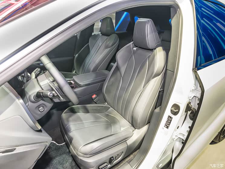 雷克萨斯 雷克萨斯RX 2023款 500h F SPORT Performance 中国台湾版 雷克萨斯 雷克萨斯RX 2023款 500h F SPORT Performance 中国台湾版