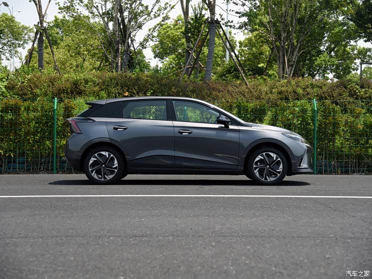 上汽集團(tuán) MG MULAN 2022款 520km 旗艦版 上汽集團(tuán) MG MULAN 2022款 520km 旗艦版