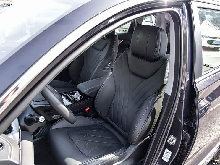 奇瑞汽車 瑞虎8 PLUS鯤鵬e+ 2022款 PHEV 1.5T風(fēng)范e+ 奇瑞汽車 瑞虎8 PLUS鯤鵬e+ 2022款 PHEV 1.5T風(fēng)范e+