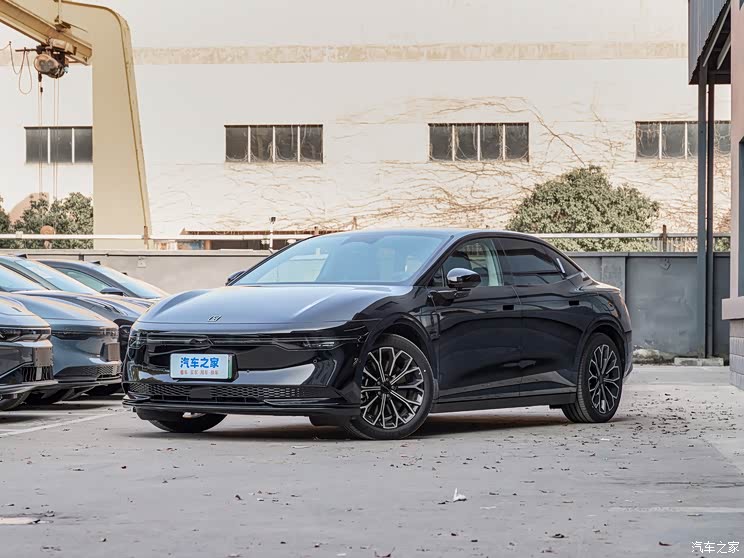 極氪 極氪007 2024款 四驅(qū)版 75kWh 極氪 極氪007 2024款 四驅(qū)版 75kWh