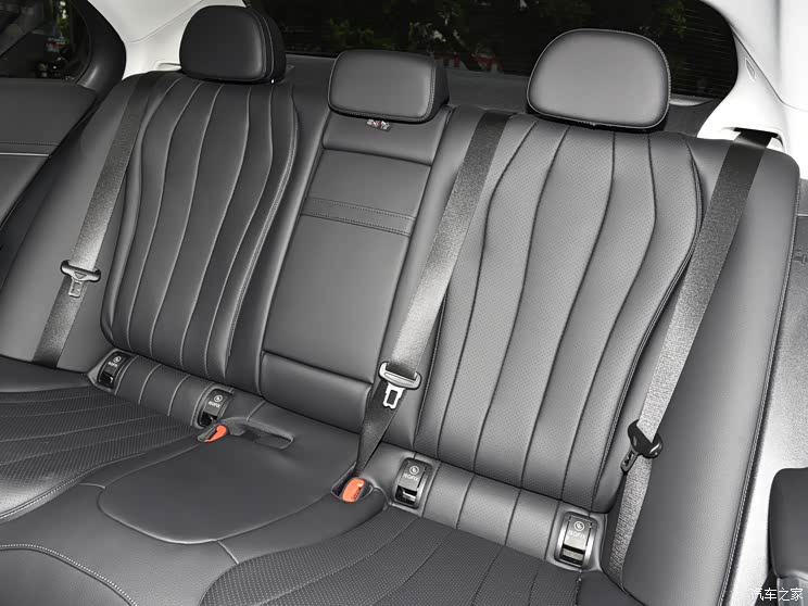 奔馳(進(jìn)口) 奔馳E級(jí)(進(jìn)口) 2024款 E 300 豪華型運(yùn)動(dòng)版 奔馳(進(jìn)口) 奔馳E級(jí)(進(jìn)口) 2024款 E 300 豪華型運(yùn)動(dòng)版