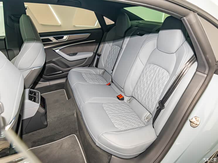 上汽奧迪 奧迪A7L 2024款 55 TFSI quattro RS 套件競速版 上汽奧迪 奧迪A7L 2024款 55 TFSI quattro RS 套件競速版