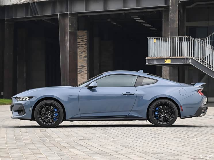 福特(进口) Mustang 2024款 2.3L EcoBoost 硬顶性能版  福特(进口) Mustang 2024款 2.3L EcoBoost 硬顶性能版