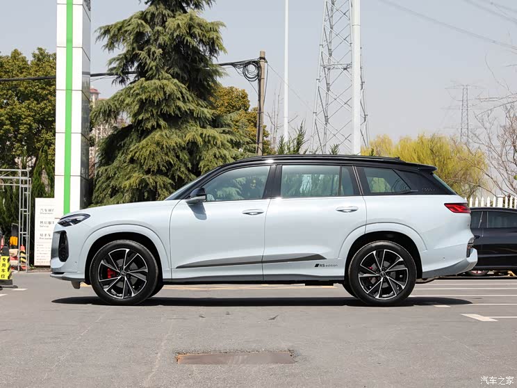 上汽奧迪 奧迪Q6 2024款 45 TFSI quattro RS 套件競速版 7座 上汽奧迪 奧迪Q6 2024款 45 TFSI quattro RS 套件競速版 7座