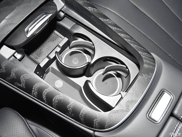 奔馳(進(jìn)口) 奔馳E級(jí)(進(jìn)口) 2024款 E 300 豪華型運(yùn)動(dòng)版 奔馳(進(jìn)口) 奔馳E級(jí)(進(jìn)口) 2024款 E 300 豪華型運(yùn)動(dòng)版