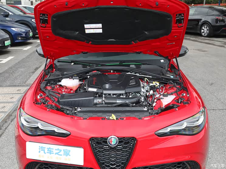 阿尔法・罗密欧 Giulia朱丽叶 2024款 2.0T 280HP Tributo Italiano 致敬传奇版 阿尔法・罗密欧 Giulia朱丽叶 2024款 2.0T 280HP Tributo Italiano 致敬传奇版