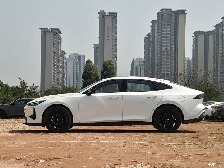 長安汽車 長安UNI-V 2024款 1.5T 尊享型 長安汽車 長安UNI-V 2024款 1.5T 尊享型