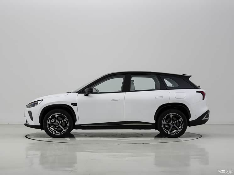 合众汽车 哪吒L 2024款 增程基本型 合众汽车 哪吒L 2024款 增程基本型