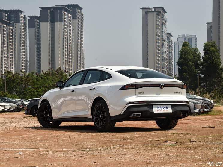 長安汽車 長安UNI-V 2024款 1.5T 尊享型 長安汽車 長安UNI-V 2024款 1.5T 尊享型