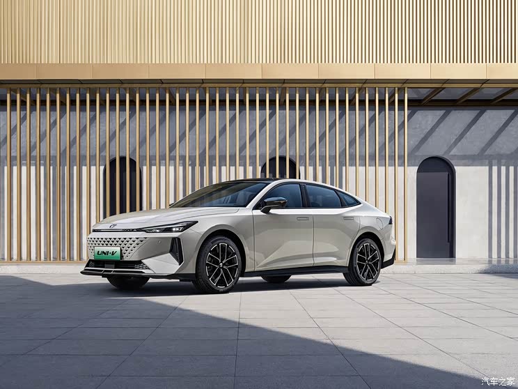 長(zhǎng)安汽車 長(zhǎng)安UNI-V 2024款 高配版 長(zhǎng)安汽車 長(zhǎng)安UNI-V 2024款 高配版