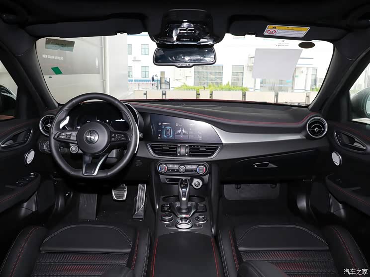 阿尔法・罗密欧 Giulia朱丽叶 2024款 2.0T 280HP Tributo Italiano 致敬传奇版 阿尔法・罗密欧 Giulia朱丽叶 2024款 2.0T 280HP Tributo Italiano 致敬传奇版