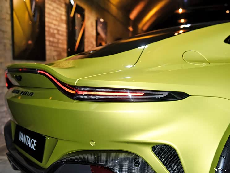 阿斯頓?馬丁 V8 Vantage 2024款 4.0T V8 Coupe 阿斯頓?馬丁 V8 Vantage 2024款 4.0T V8 Coupe