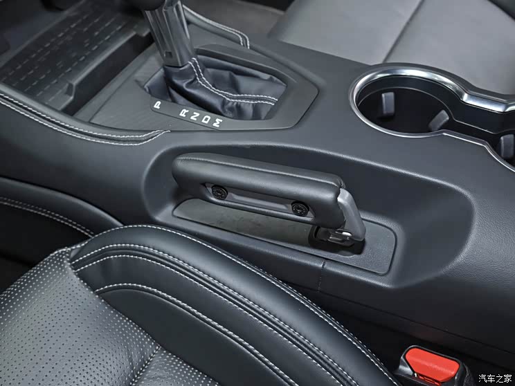 福特(进口) Mustang 2024款 2.3L EcoBoost 硬顶性能版  福特(进口) Mustang 2024款 2.3L EcoBoost 硬顶性能版