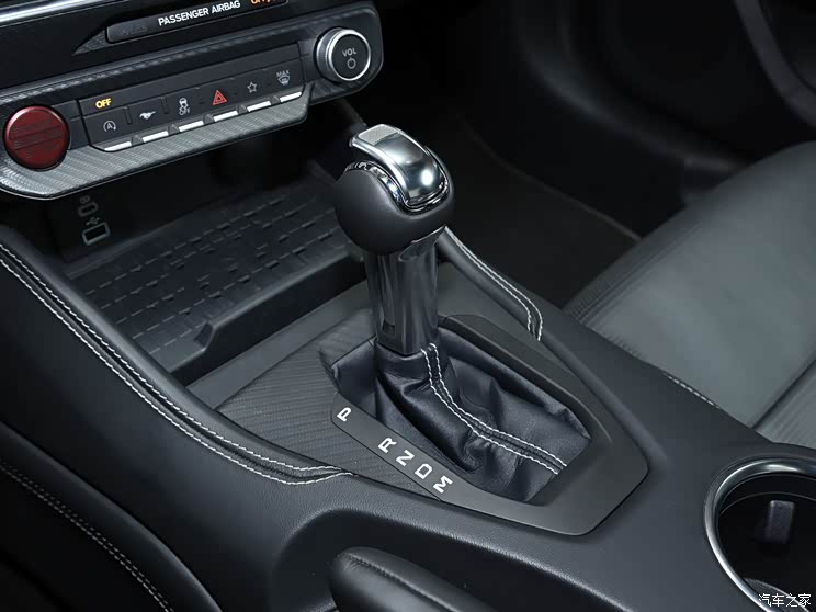 福特(进口) Mustang 2024款 2.3L EcoBoost 硬顶性能版  福特(进口) Mustang 2024款 2.3L EcoBoost 硬顶性能版