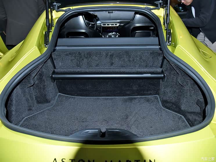阿斯頓?馬丁 V8 Vantage 2024款 4.0T V8 Coupe 阿斯頓?馬丁 V8 Vantage 2024款 4.0T V8 Coupe