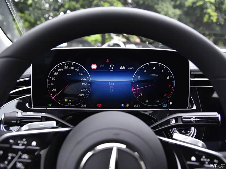 奔馳(進(jìn)口) 奔馳E級(jí)(進(jìn)口) 2024款 E 300 豪華型運(yùn)動(dòng)版 奔馳(進(jìn)口) 奔馳E級(jí)(進(jìn)口) 2024款 E 300 豪華型運(yùn)動(dòng)版