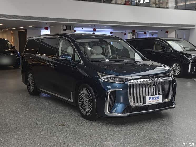 岚图汽车 岚图梦想家 2025款 PHEV 四驱尊贵鲲鹏版 岚图汽车 岚图梦想家 2025款 PHEV 四驱尊贵鲲鹏版