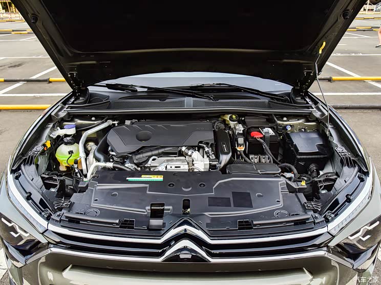 东风雪铁龙 凡尔赛C5 X 2021款 1.6T 耀不凡 凡尔赛C5 X等 东风雪铁龙成都车展阵容