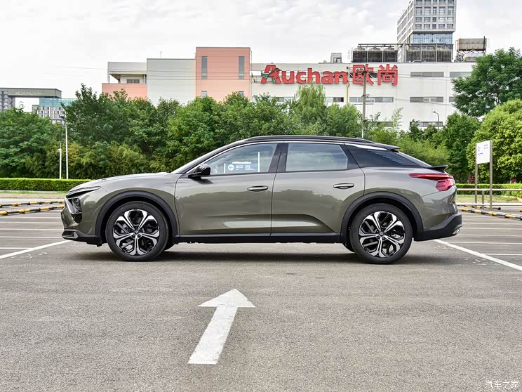 东风雪铁龙 凡尔赛C5 X 2021款 1.6T 耀不凡 凡尔赛C5 X等 东风雪铁龙成都车展阵容