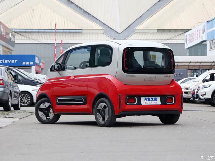 上汽通用五菱 宝骏KiWi EV 2021款 设计师 换装连屏设计 新款宝骏KiWi EV内饰谍照
