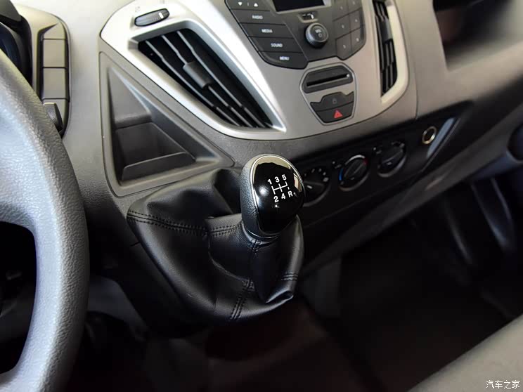 江铃福特 全顺 2017款 2.0T柴油Kombi短轴低顶