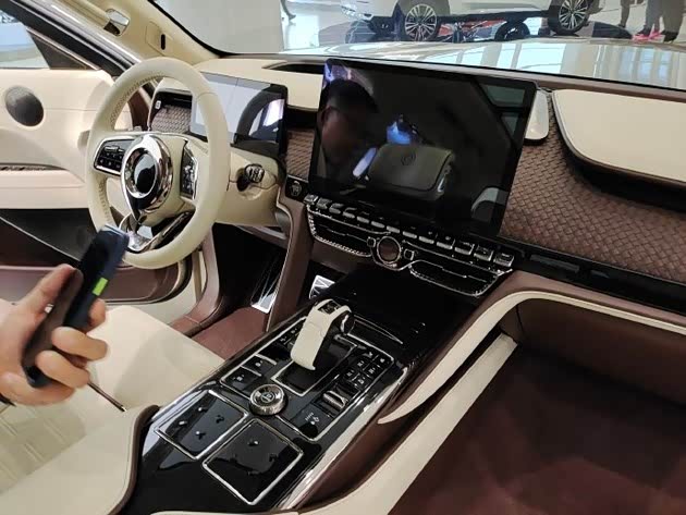 超大LOGO气势足 长城炮新车型谍照曝光