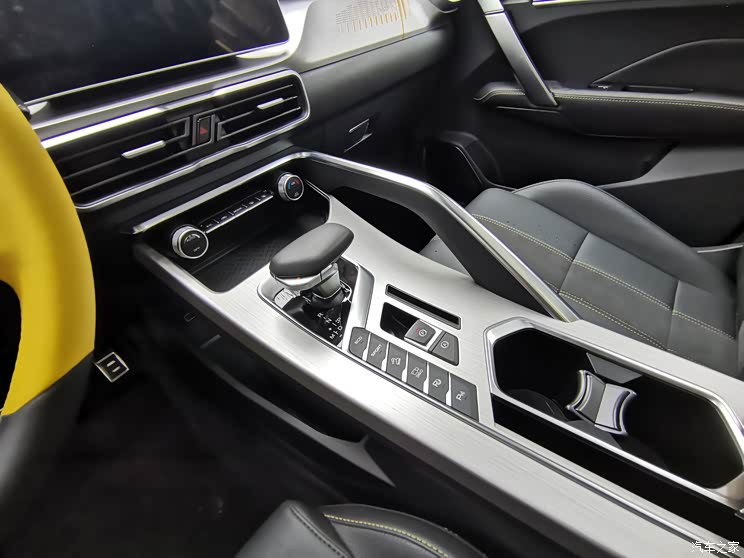 外观更有活力 新款吉利缤越实车亮相