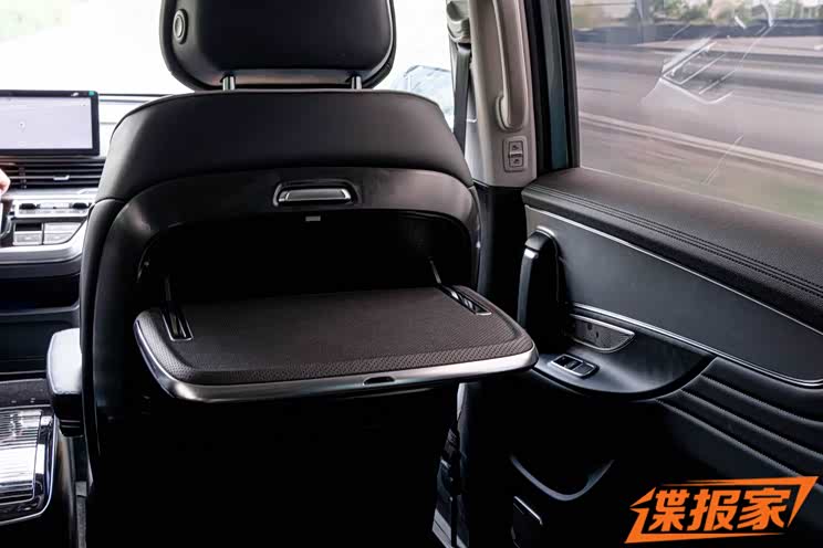 新格栅/配小桌板 新款荣威iMAX8实车图