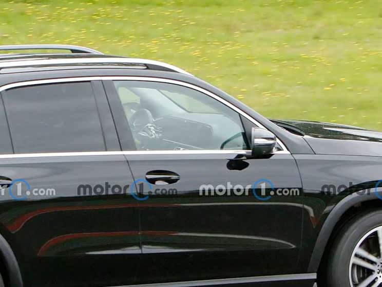 设计小幅调整 新款奔驰GLE谍照曝光