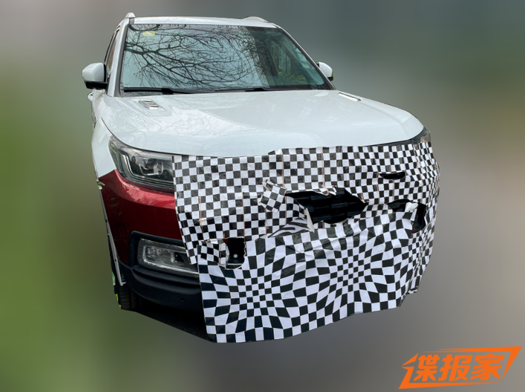 挡把式样更小巧 新款长安CS95首次曝光