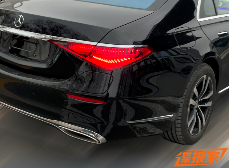 多一个充电口 奔驰S级新能源国内谍照