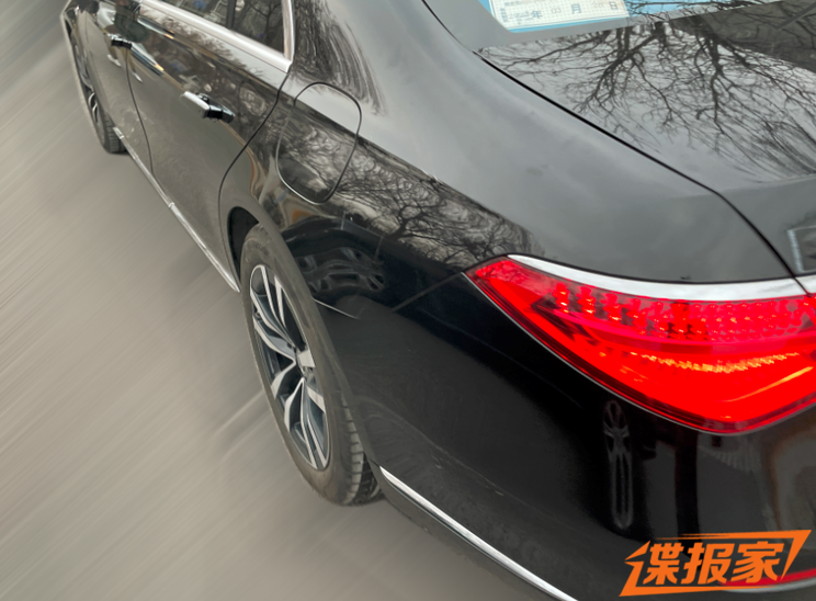 多一个充电口 奔驰S级新能源国内谍照