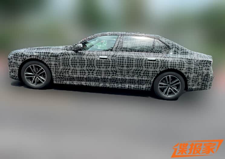 前脸设计变化大 宝马i7国内路试谍照