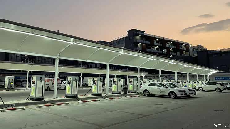 甘肃将在17对高速服务区建设25座充电站