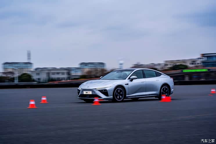 同比增长255% 哪吒汽车2月销量7117辆