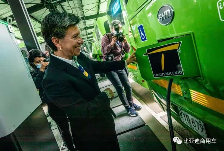 比亚迪再向哥伦比亚交付406辆电动大巴