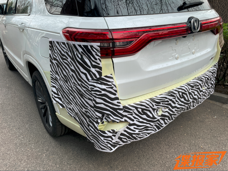 挡把式样更小巧 新款长安CS95首次曝光