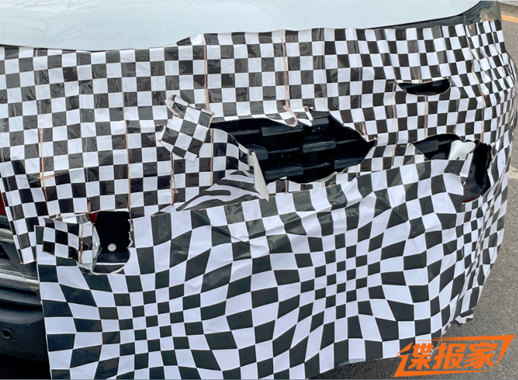 挡把式样更小巧 新款长安CS95首次曝光